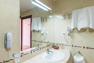 Фото номера Апартаменты с 2 спальнями и балконом (для 3–5 взрослых) Отель Tiva del Mar - ex Caesar Palace г. Свети-Влас 5