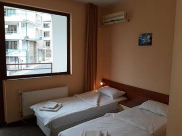 Фото номера Двухместный номер с 1 кроватью и террасой Гостевой дом St. George Guest House г. Свети-Влас 11