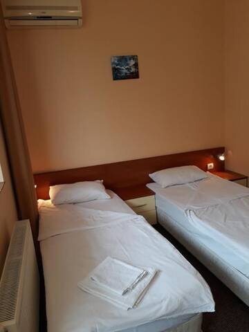 Фото номера Двухместный номер с 1 кроватью и террасой Гостевой дом St. George Guest House г. Свети-Влас 12