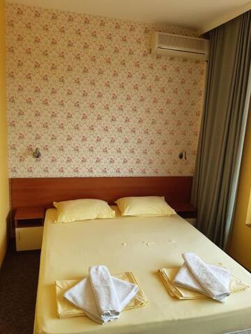 Фото номера Двухместный номер с 1 кроватью и террасой Гостевой дом St. George Guest House г. Свети-Влас 4