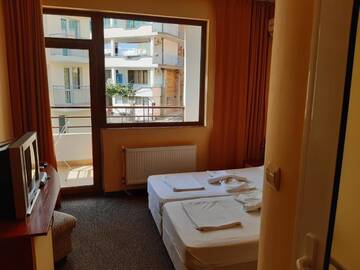 Фото номера Двухместный номер с 1 кроватью и террасой Гостевой дом St. George Guest House г. Свети-Влас 6