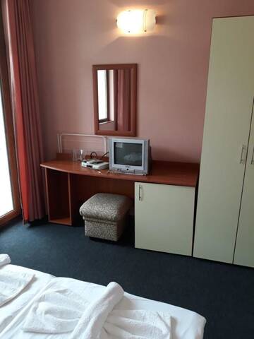 Фото номера Двухместный номер с 1 кроватью и террасой Гостевой дом St. George Guest House г. Свети-Влас 8