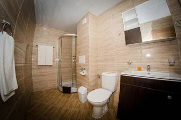 Фото номера Семейный номер с балконом (2 взрослых + 1 ребенок) Курортные отели Premier Fort Beach Hotel г. Свети-Влас 11