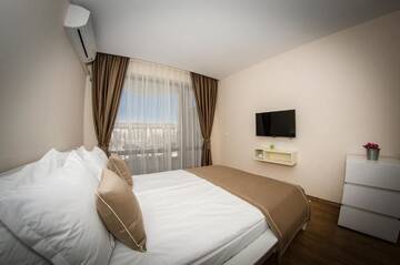 Фото номера Семейный номер с балконом (2 взрослых + 1 ребенок) Курортные отели Premier Fort Beach Hotel г. Свети-Влас 6