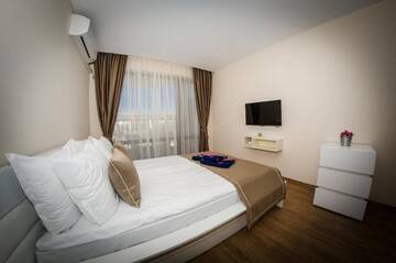 Фото номера Семейный номер с балконом (2 взрослых + 1 ребенок) Курортные отели Premier Fort Beach Hotel г. Свети-Влас 7