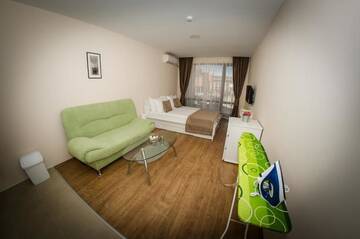 Фото номера Семейный номер с балконом (2 взрослых + 1 ребенок) Курортные отели Premier Fort Beach Hotel г. Свети-Влас 2