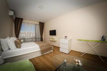 Фото номера Семейный номер с балконом (2 взрослых + 1 ребенок) Курортные отели Premier Fort Beach Hotel г. Свети-Влас 3