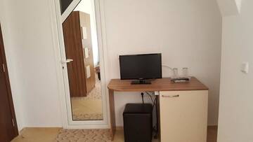 Фото номера Трехместный номер с видом на море Гостевой дом Guest House Neptun г. Свети-Влас 11