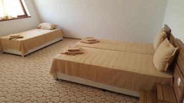 Фото номера Трехместный номер с видом на море Гостевой дом Guest House Neptun г. Свети-Влас 12