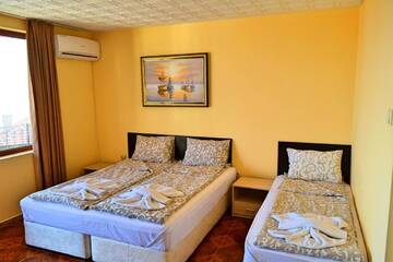 Фото номера Классический трехместный номер Гостевой дом Joro Guest House г. Свети-Влас 5