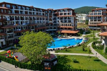 Фото номера Апартаменты с видом на бассейн Апарт-отели OLYMP Aparthotel г. Свети-Влас 2