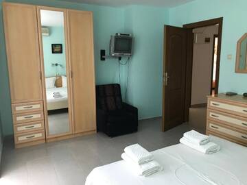 Фото номера Дом с 4 спальнями Дома для отпуска Sea House г. Свети-Влас 23