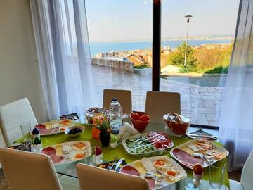 Фото номера Двухместный номер с 1 кроватью и балконом, вид на море Отель Sea View Hills г. Свети-Влас 6