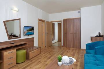Фото номера Люкс с 1 спальней и балконом, вид на море (для 3 взрослых) Отель Paradise Beach Residence г. Свети-Влас 4