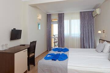 Фото номера Двухместный номер с 1 кроватью и балконом, вид на море Отель Family Hotel Milev г. Свети-Влас 4