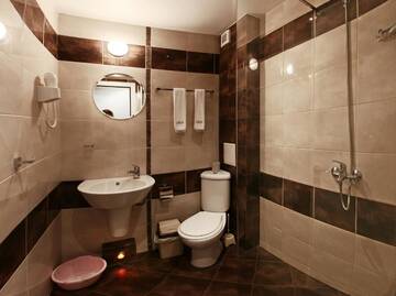 Фото номера Двухместный номер с 1 кроватью и балконом Отель JBH Hotel г. Свети-Влас 5