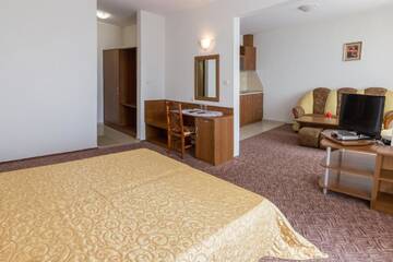 Фото номера Номер-студио с видом на море (для 2 взрослых и 2 детей) Отель Hotel Genada г. Свети-Влас 3